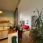 Charmante Maison Avec Exterieur Paisible, Proche Centre